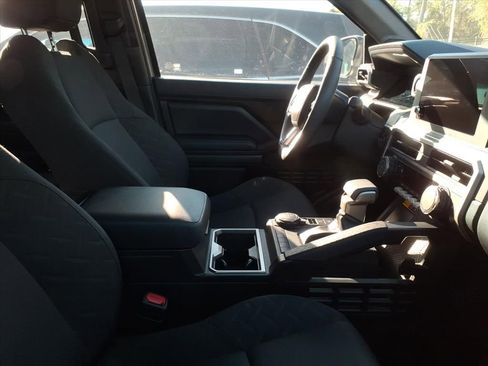 Used 2025 Toyota Tacoma SR5 image 9