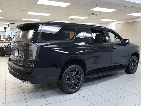 New 2026 Chevrolet Suburban RST w/ Comfort Package AWD/4WD image 6