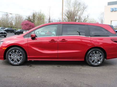 New 2026 Honda Odyssey Touring image 11