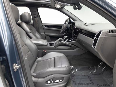 Used 2019 Porsche Cayenne image 32
