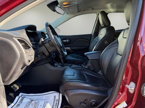 Used 2019 Jeep Cherokee Limited image 10