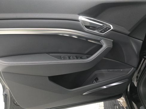 Used 2022 Audi e-tron Premium Plus w/ Premium Plus Package image 12