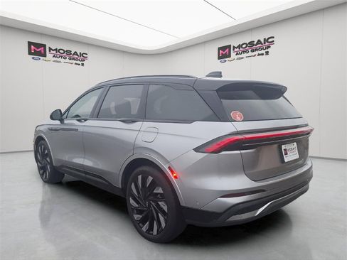 Used 2024 Lincoln Nautilus Reserve w/ Equipment Group 202A image 5