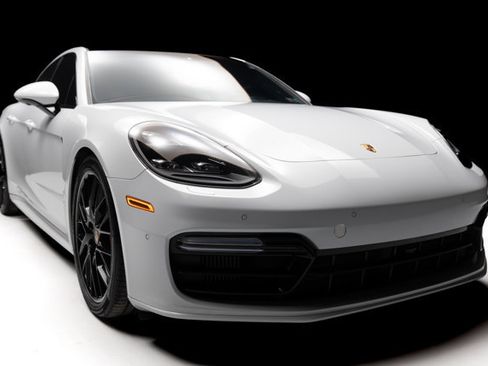 Used 2020 Porsche Panamera GTS w/ Premium Package Plus image 31