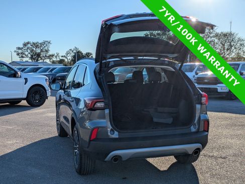 Certified 2025 Ford Escape SE image 13