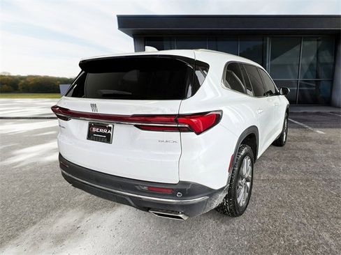 Used 2025 Buick Enclave Preferred w/ Power Package image 4