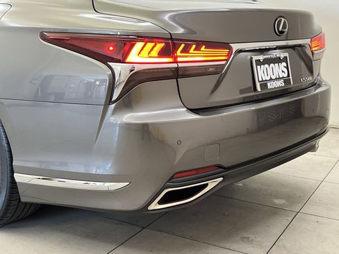 Used 2018 Lexus LS 500 w/ Accessory Package (Z2) image 29