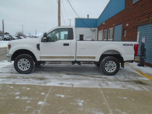 Used 2019 Ford F250 XLT image 2