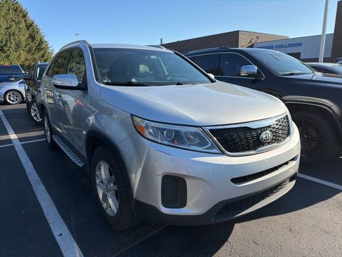 Used 2015 Kia Sorento LX image 4