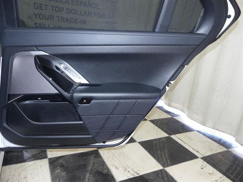 Used 2023 BMW i7 xDrive60 AWD/4WD image 38