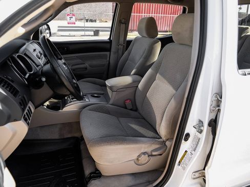 Used 2006 Toyota Tacoma PreRunner RWD image 32