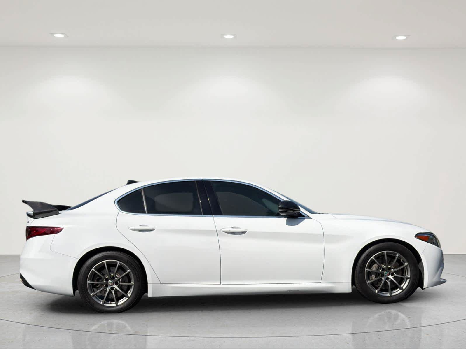 Used 2017 Alfa Romeo Giulia RWD image 6