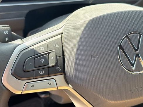Used 2023 Volkswagen Tiguan SE AWD/4WD image 29