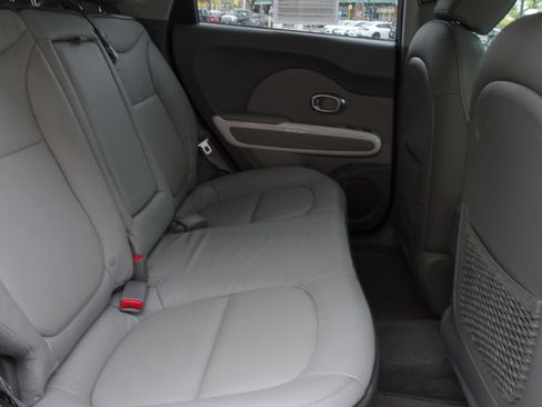 Used 2017 Kia Soul EV + image 12
