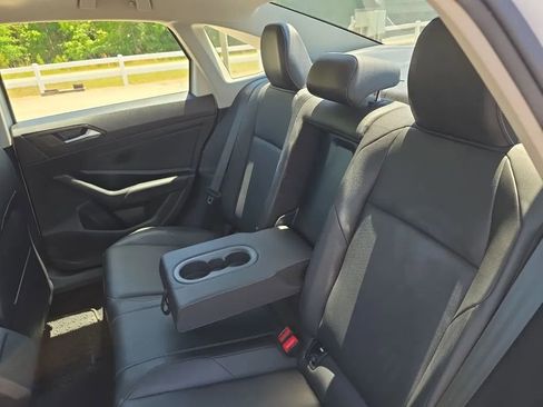 Used 2019 Volkswagen Jetta SE FWD image 36
