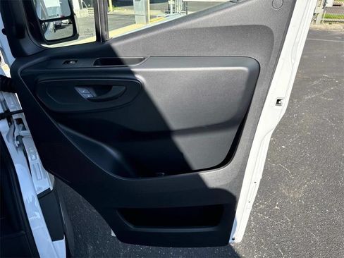 Used 2025 Mercedes-Benz Sprinter 2500 image 14