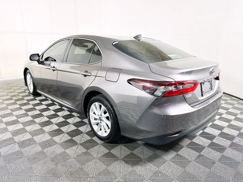 Used 2022 Toyota Camry LE FWD image 5