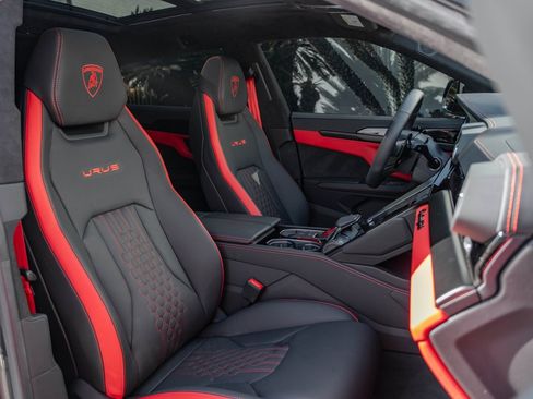 Used 2024 Lamborghini Urus S image 8