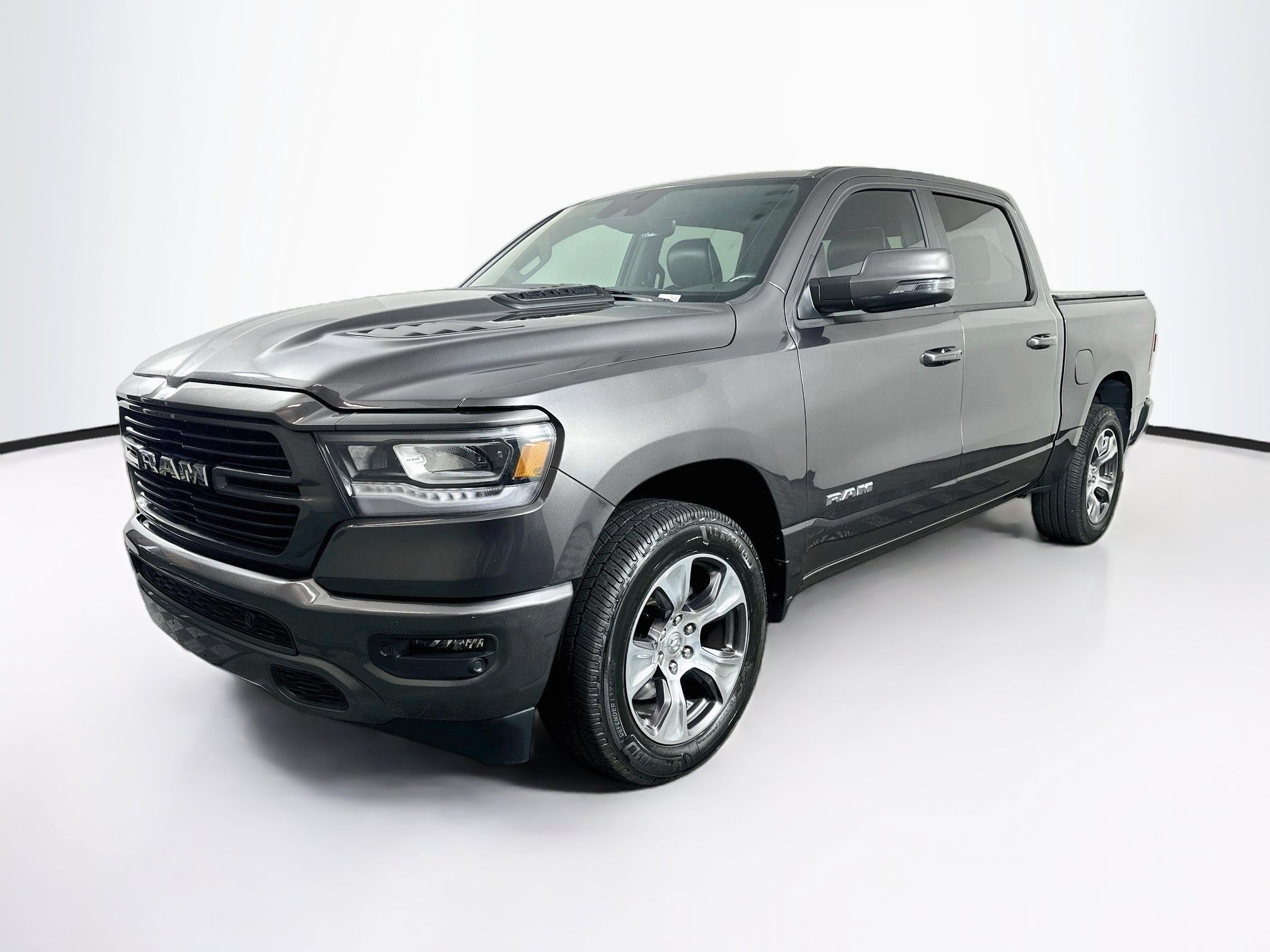 Used 2023 RAM 1500 Laramie AWD/4WD image 3