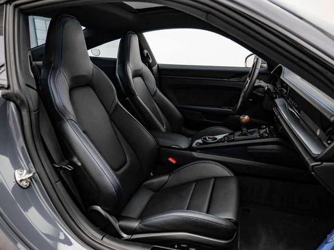 Used 2025 Porsche 911 Carrera T RWD image 48