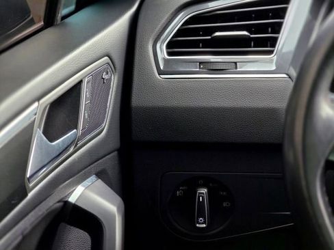 Used 2021 Volkswagen Tiguan SEL Premium R-Line AWD/4WD image 17