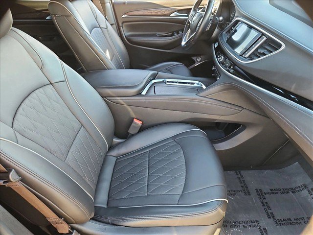 Used 2023 Buick Enclave Avenir w/ Avenir Technology Package AWD/4WD image 29