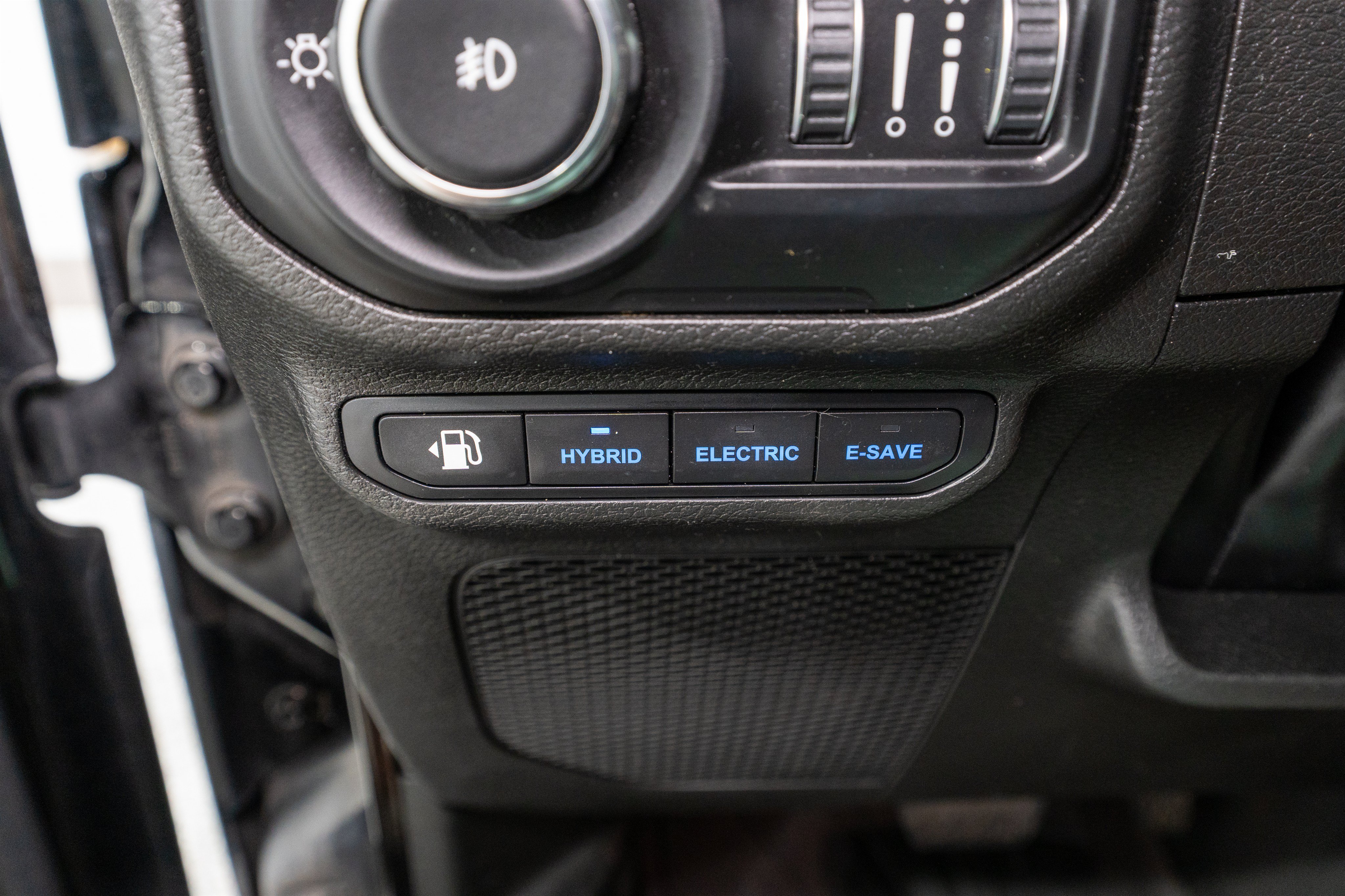 Used 2022 Jeep Wrangler Unlimited Sahara AWD/4WD image 32