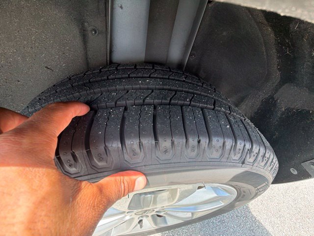 Used 2019 Lincoln MKC Select w/ Select Plus Package FWD image 3