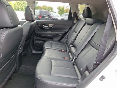 Used 2018 Nissan Rogue SL w/ Premium Package image 10