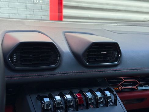 Used 2021 Lamborghini Huracan EVO image 38