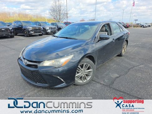 Used 2016 Toyota Camry SE image 1