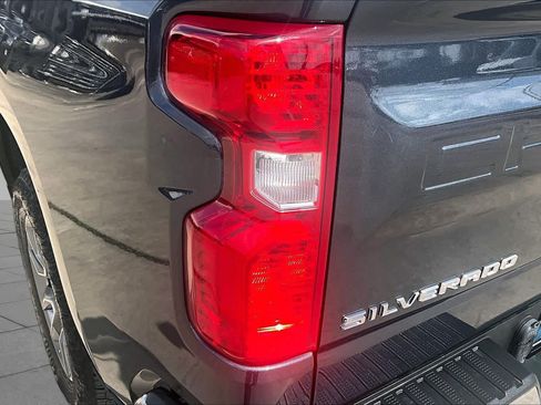 Used 2022 Chevrolet Silverado 1500 LT w/ Z71 Off-Road Package AWD/4WD image 29