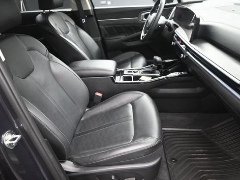 Certified 2024 Kia Sorento SX AWD/4WD image 40
