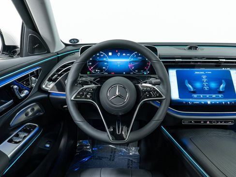 New 2025 Mercedes-Benz E 350 4MATIC Sedan image 18