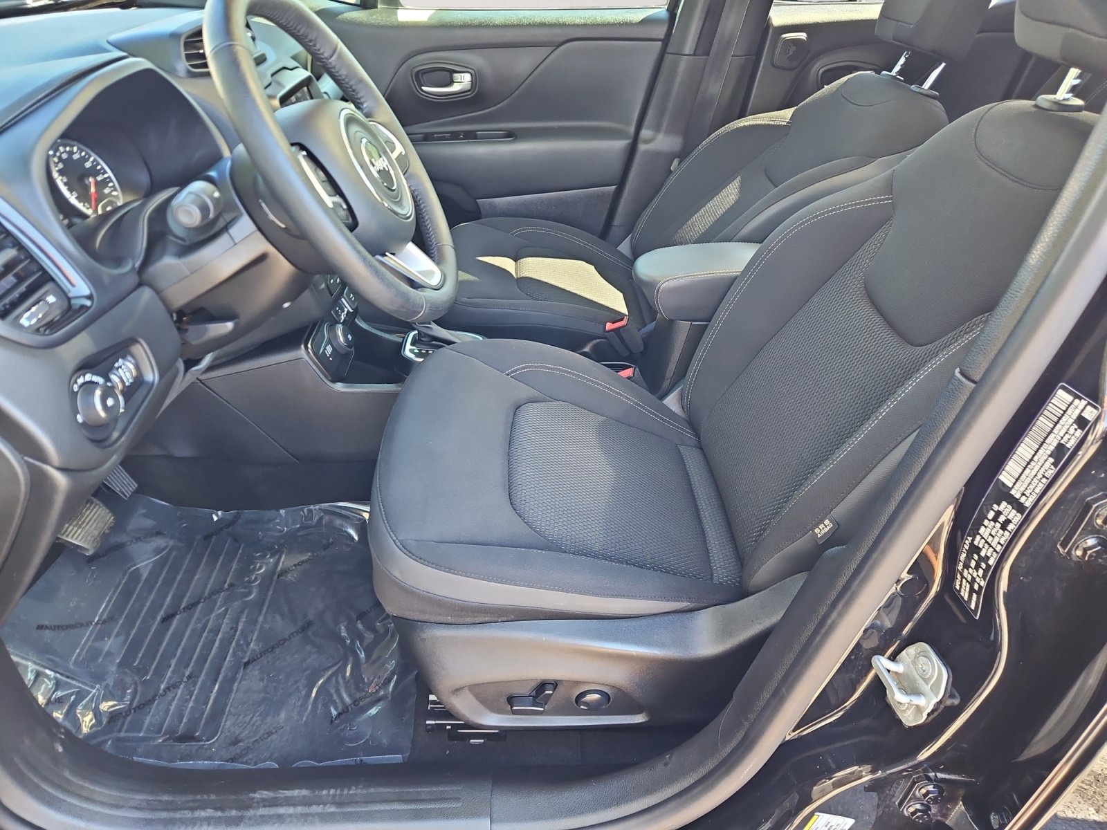 Used 2023 Jeep Renegade Altitude w/ Sun/Sound Group AWD/4WD image 9