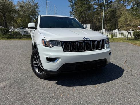 Used 2018 Jeep Grand Cherokee Laredo image 37