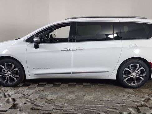 New 2026 Chrysler Pacifica Pinnacle image 4