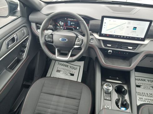Used 2025 Ford Explorer ST-Line w/ ST-Line Street Pack AWD/4WD image 17