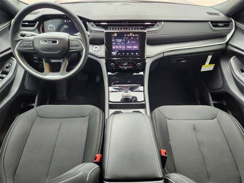 New 2025 Jeep Grand Cherokee Laredo w/ Luxury Tech Group I image 19