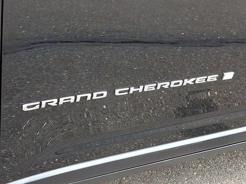 Used 2023 Jeep Grand Cherokee Limited w/ Luxury Tech Group II AWD/4WD image 34