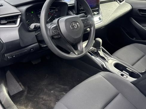 Used 2025 Toyota Corolla LE FWD image 2