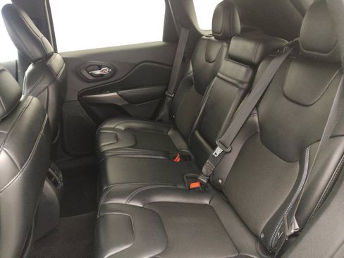 Used 2019 Jeep Cherokee Latitude Plus image 18