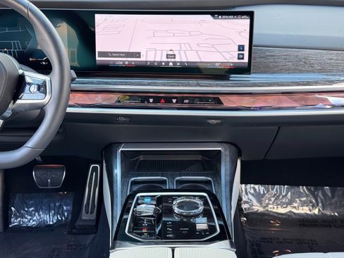 Used 2023 BMW i7 xDrive60 w/ Executive Package 2 image 25