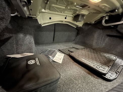 Used 2024 Volkswagen Jetta SE w/ Panoramic Sunroof Package FWD image 10