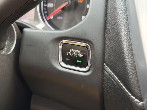 Used 2017 GMC Acadia SLT AWD/4WD image 19