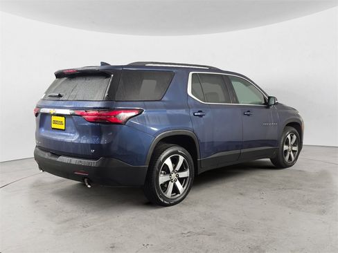Used 2023 Chevrolet Traverse LT w/ LT Premium Package image 5