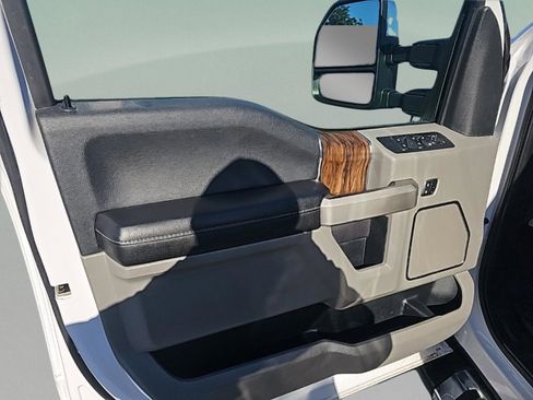 Used 2019 Ford F150 Lariat image 19