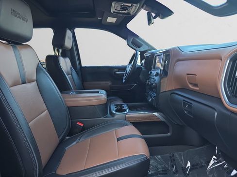 Used 2021 Chevrolet Silverado 1500 High Country w/ Technology Package image 17
