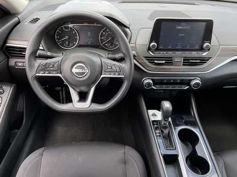 Used 2024 Nissan Altima 2.5 SV FWD image 11