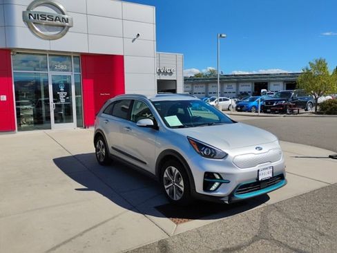 Used 2021 Kia Niro EX Premium w/ Cold Weather Package image 3